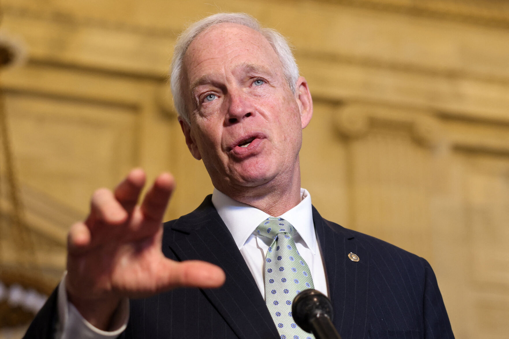 Senate rejects bills to pay federal workers during government shutdown
